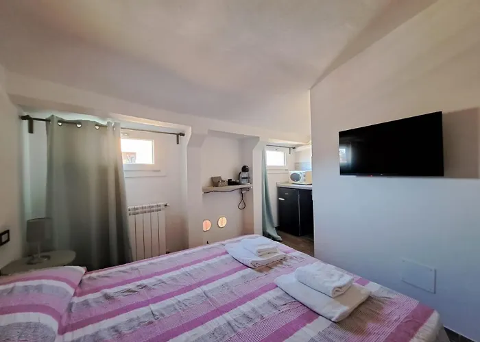 Alloggiamo 招待所 摩德纳