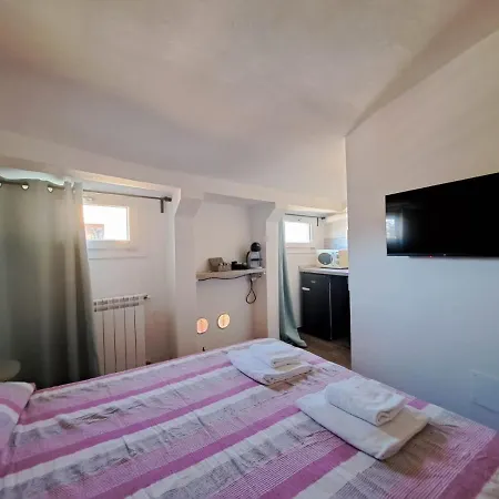 Alloggiamo בית הארחה מודנה