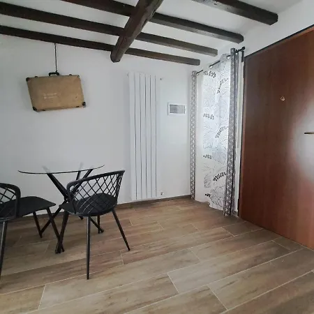 Alloggiamo מודנה